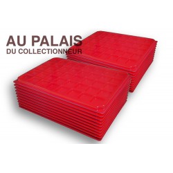 .Plateaux plastique rouge carrées avec couvercles X100 LOT N°M72